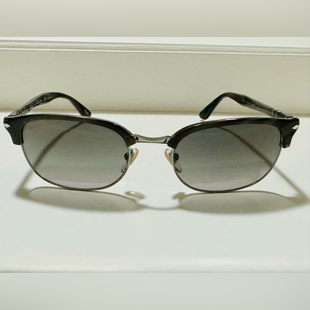 New Persol Unisex Classic style Polarized Sunglasses Dark Horn/Grey Gradient